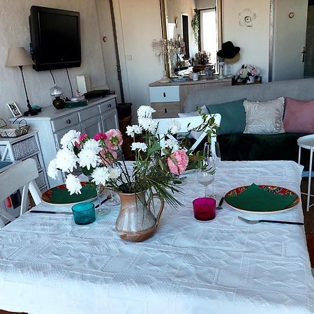 Chambre Chez L'Habitante Avec Salle De Bain Et Cuisine Communes - Presence D'Un Chat Bordeaux Exteriör bild